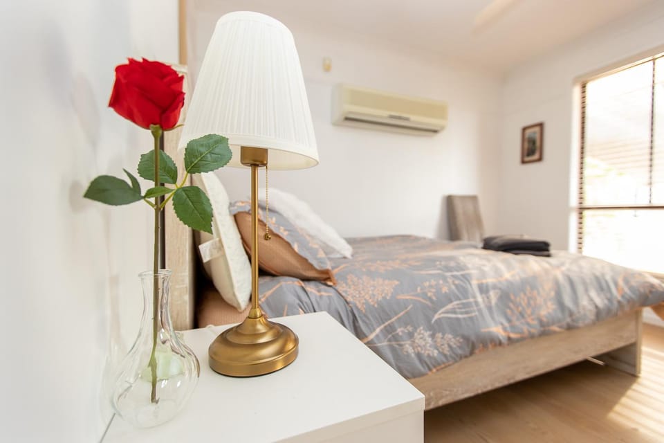 Bed, Bedroom, air conditioner
