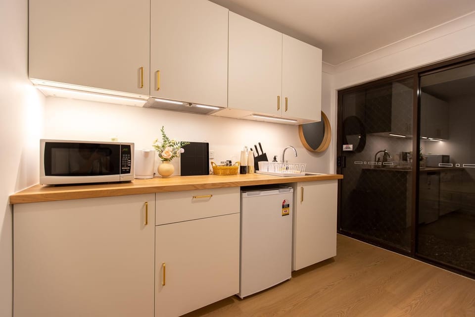 Coffee/tea facilities, Kitchen or kitchenette, minibar, stove, toaster
