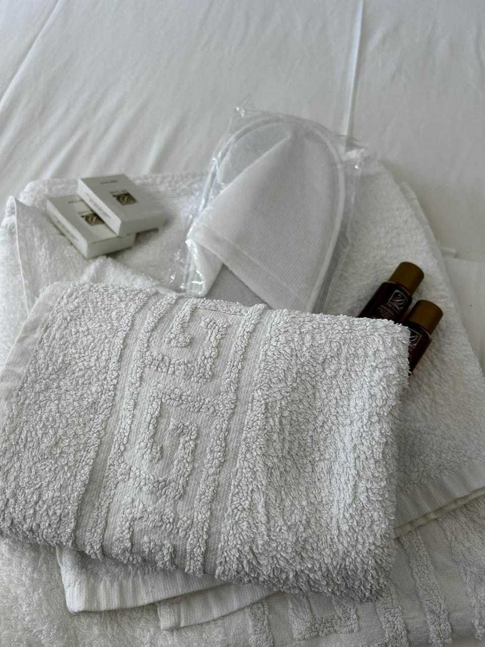 Bed, Photo of the whole room, Bedroom, towels