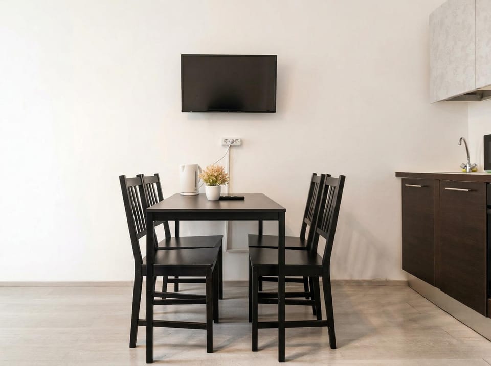 Property building, TV and multimedia, Kitchen or kitchenette, Dining area