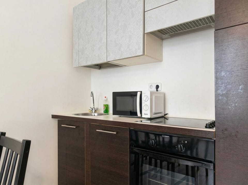 Kitchen or kitchenette, oven