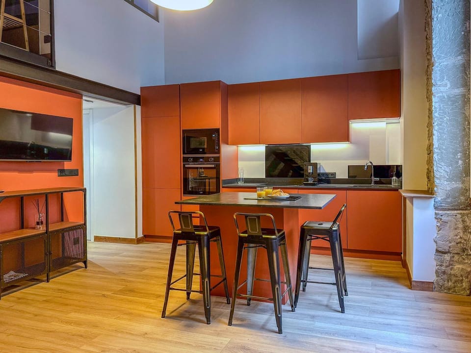Kitchen or kitchenette, Dining area, oven, stove