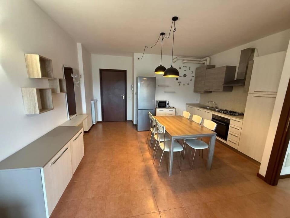 Kitchen or kitchenette, Dining area, oven, stove