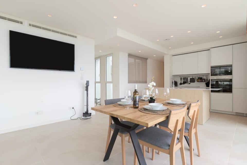 422 EUC Palo Alto Three Bedroom Sea View Apartment in Sierra de las Nieves