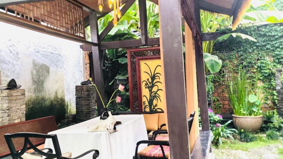 Property building, Restaurant/places to eat, Dining area, Garden view