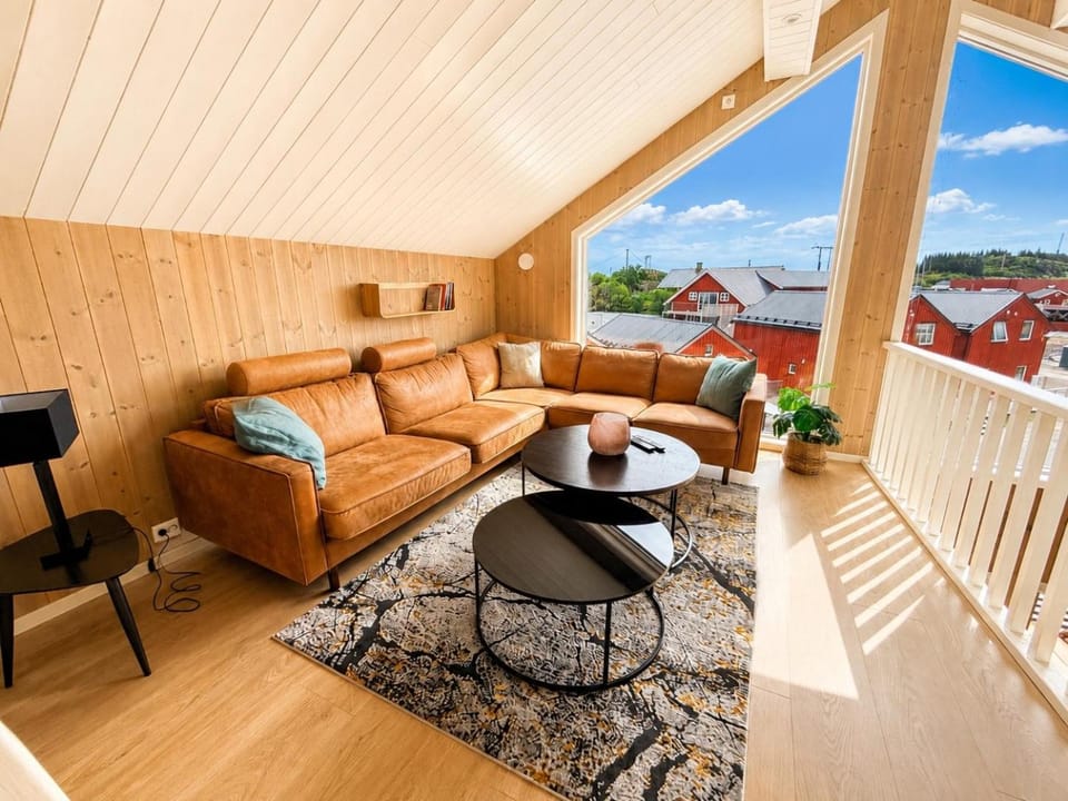 KB - Nordic Luxury Rorbu with Jacuzzi Villa in Lofoten