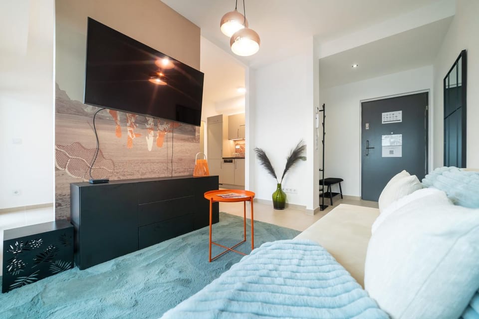 Communal lounge/ TV room, TV and multimedia, Living room, Seating area, Evening entertainment