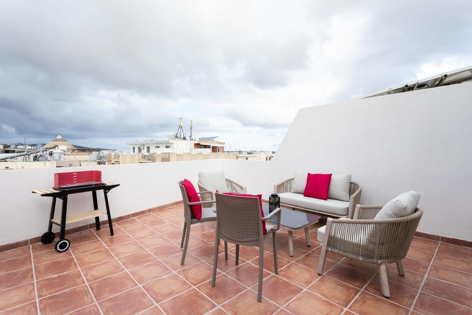 Day, View (from property/room), Balcony/Terrace, Seating area, Dining area