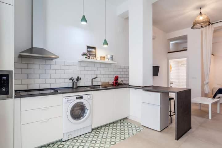 New Flat center historic Ruzafa Wifi AC Apartment in Valencia