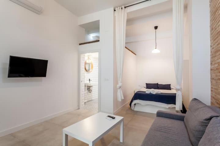 New Flat center historic Ruzafa Wifi AC Apartment in Valencia