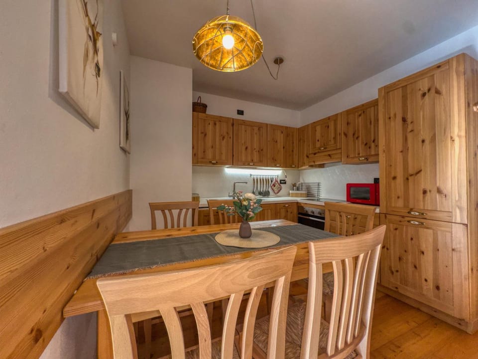 Kitchen or kitchenette, Dining area, pet friendly