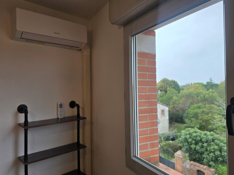 View (from property/room), Balcony/Terrace, air conditioner