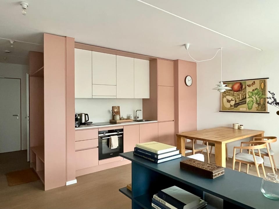 Kitchen or kitchenette, Seating area, Dining area, stove