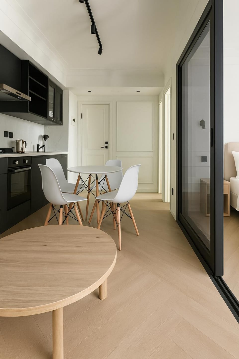 Kitchen or kitchenette, Dining area