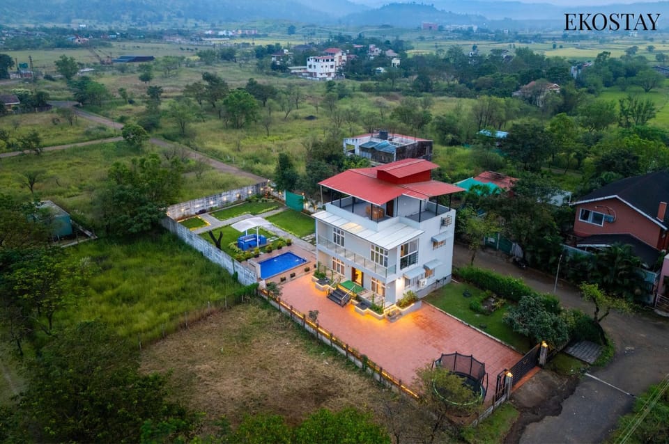 Property building, Day, Neighbourhood, Bird's eye view, Street view