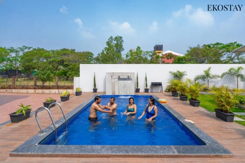 Property building, Day, People, Natural landscape, Pool view, Swimming pool, group of guests
