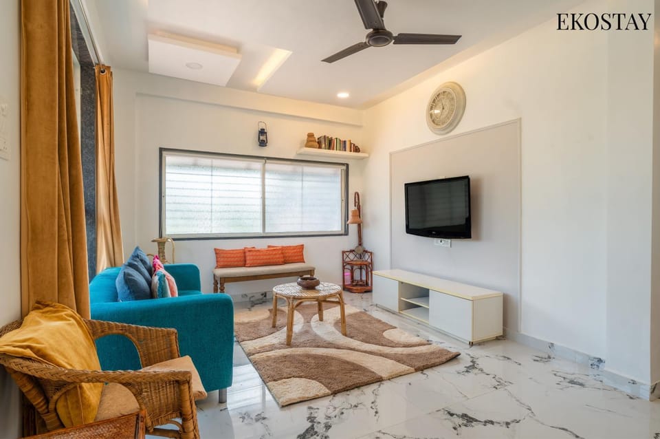 Communal lounge/ TV room, TV and multimedia, Living room, Seating area, Evening entertainment