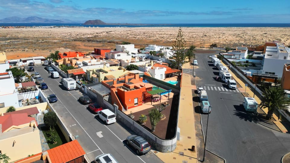 Property building, Natural landscape, Bird's eye view, View (from property/room), Sea view, Location, Parking