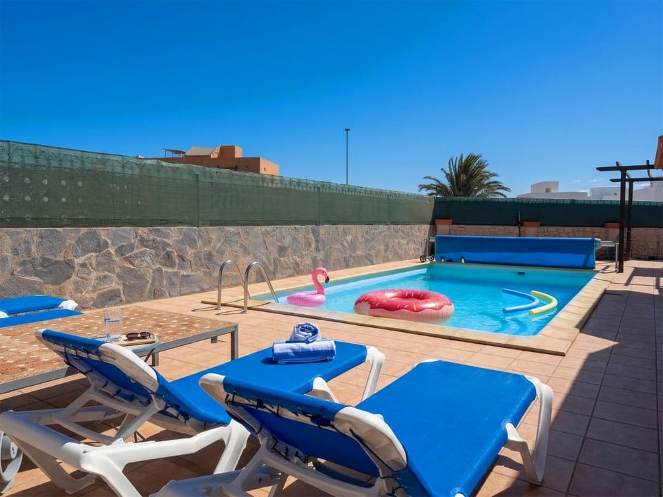 Patio, Day, Pool view, Swimming pool, sunbed