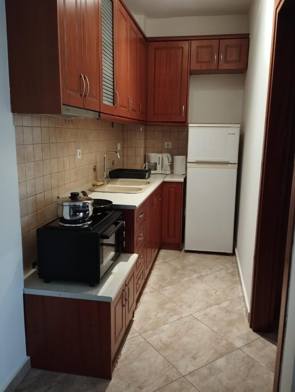 Kitchen or kitchenette, oven