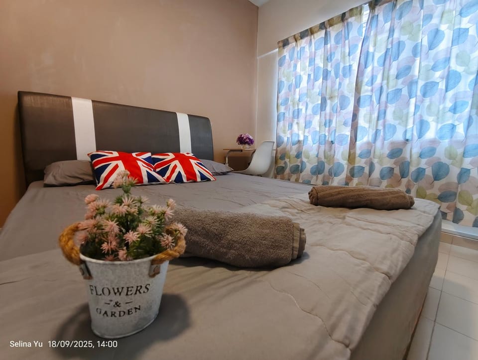 Unifi Arena Room Bukit Jalil Cozy LRT 5 min IMU TM Stadium APU Vacation rental in Federal Territory of Kuala Lumpur