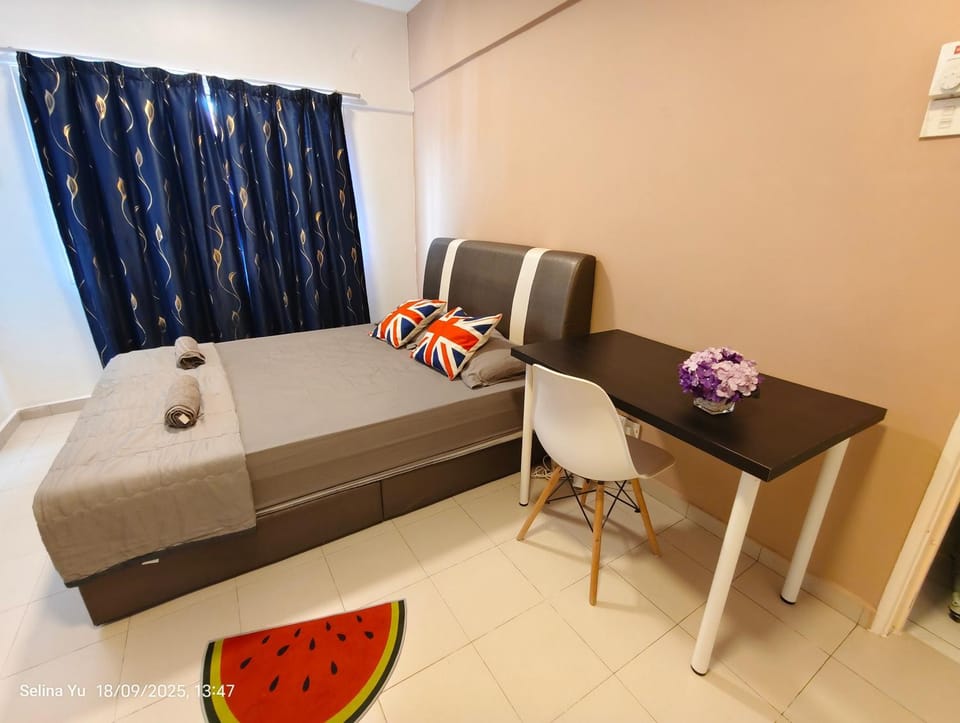 Unifi Arena Room Bukit Jalil Cozy LRT 5 min IMU TM Stadium APU Vacation rental in Federal Territory of Kuala Lumpur