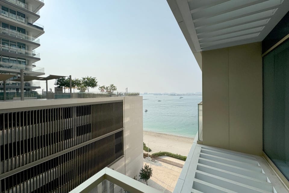 1BR Sea View at Grand Bleu - Emaar Beachfront Apartment in Dubai