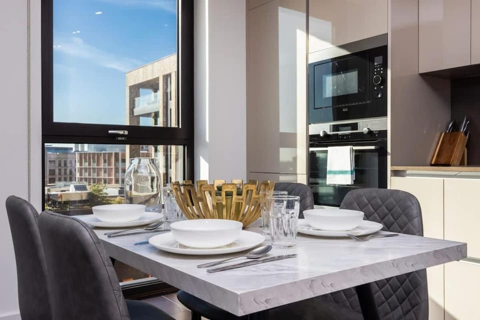 Luxury 2Bed Apt Balcony City View Near US Embassy TR-MT-79-Fred Apartment in London