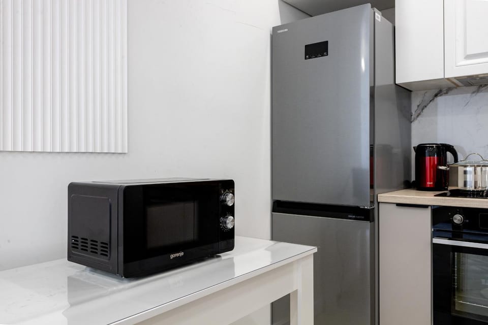 Coffee/tea facilities, Kitchen or kitchenette, stove