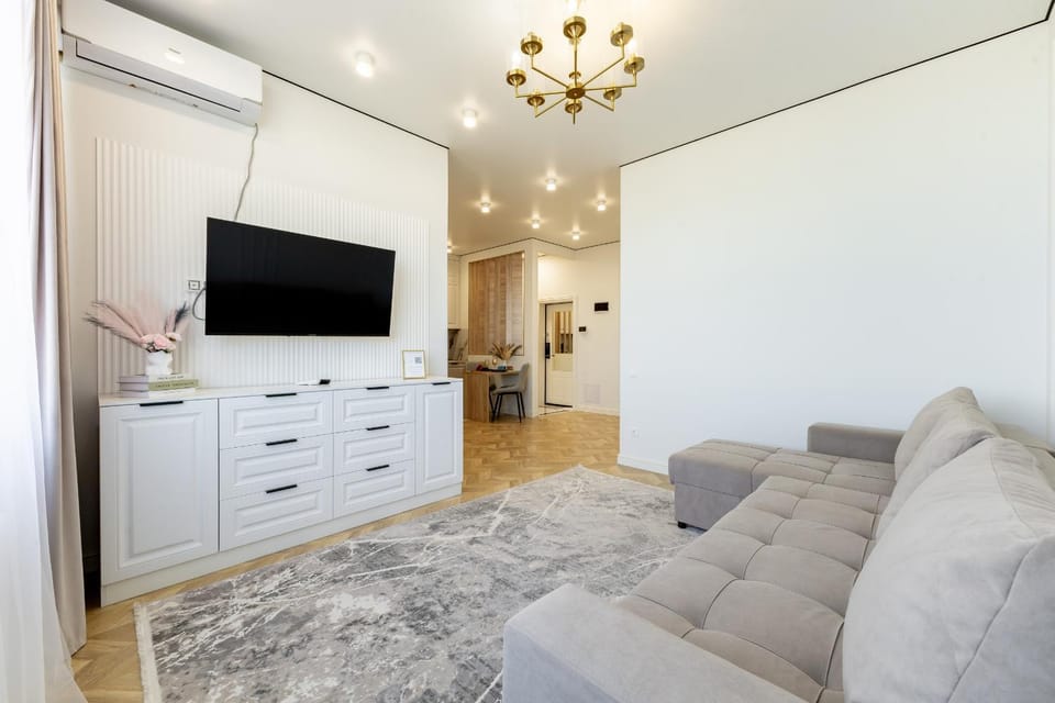 TV and multimedia, Photo of the whole room, air conditioner