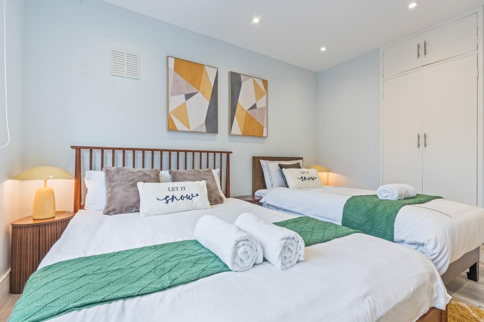 Gorgeous 3BR House with Garden, Pool Table & Near Big Ben House in London Borough of Southwark