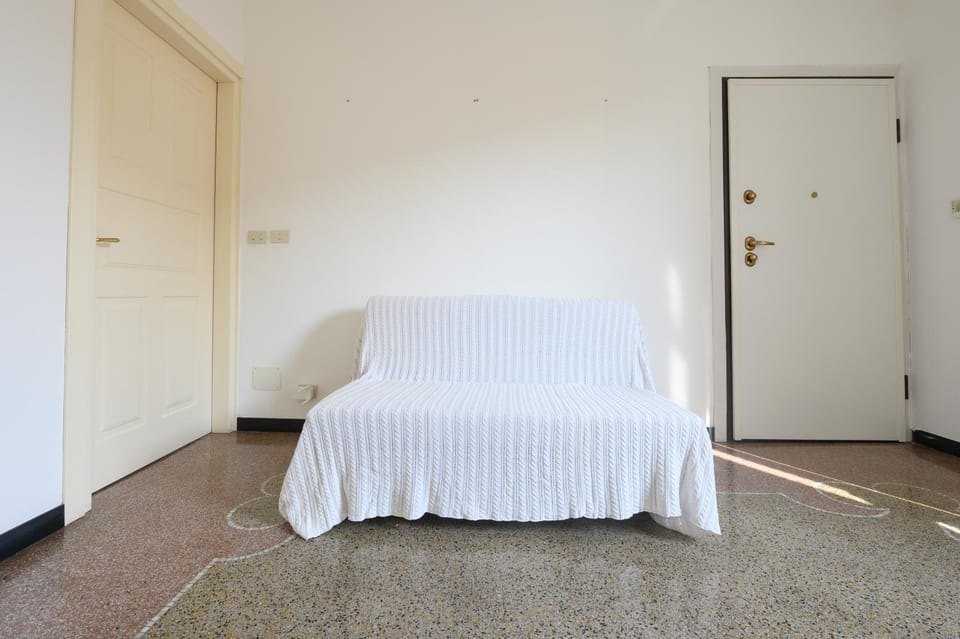 Bed, Living room