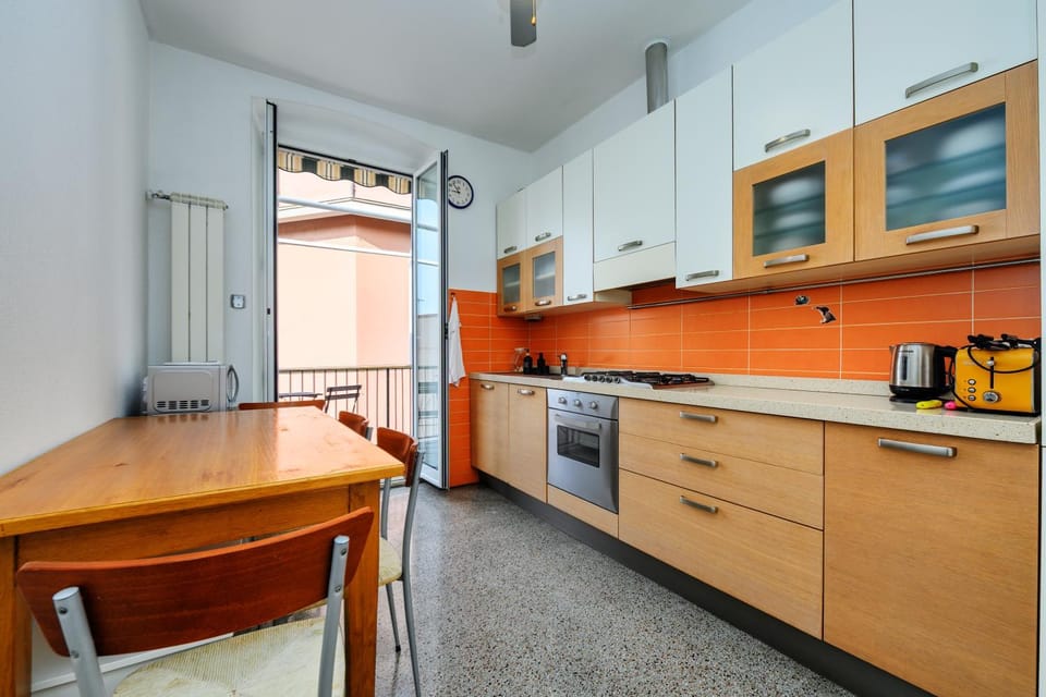 Kitchen or kitchenette, Dining area, dishwasher, oven, stove