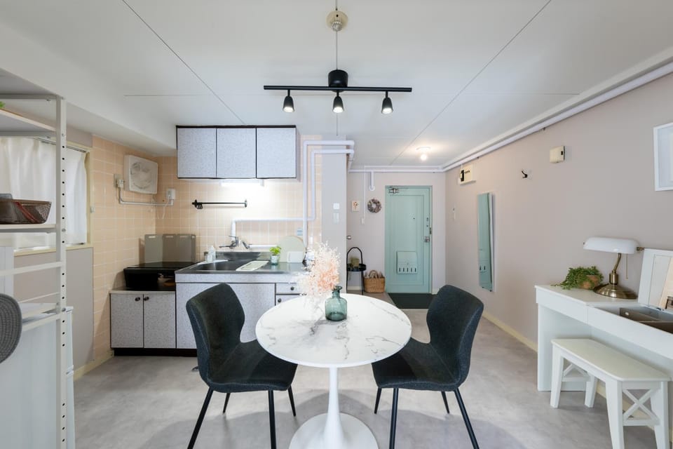 Kitchen or kitchenette, Dining area, oven, stove