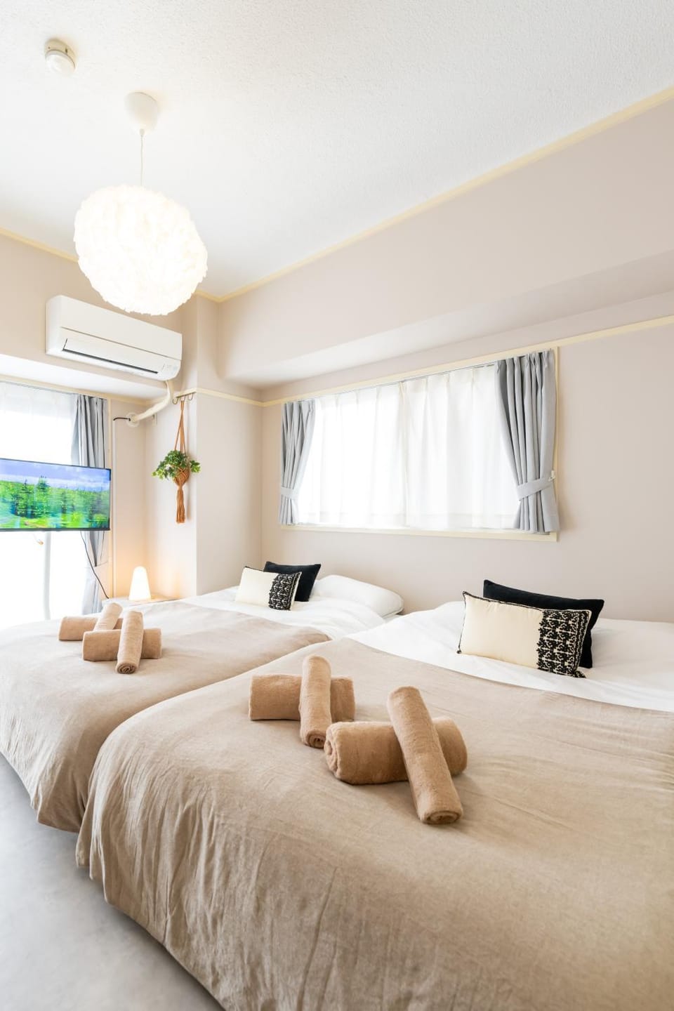 Bed, Photo of the whole room, Bedroom, internet, towels, air conditioner