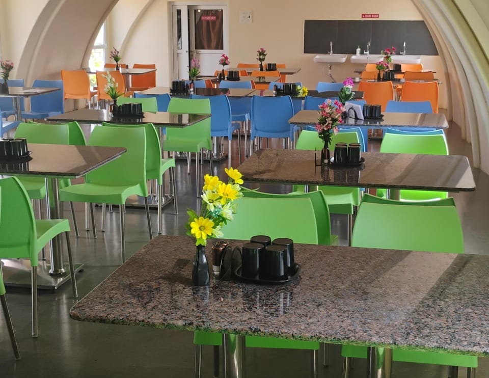 Restaurant/places to eat, Restaurant/places to eat, Seating area