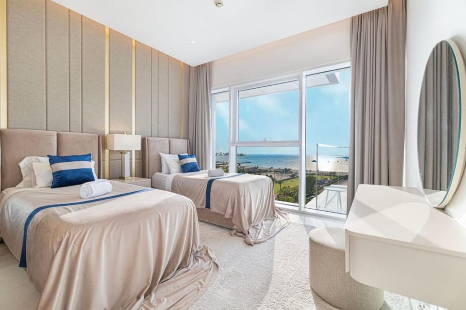 La Brisa Exclusive Residence at 1JBR with Sea Palm and Iconic Dubai Views Private Beach and Pool Apartment in Dubai