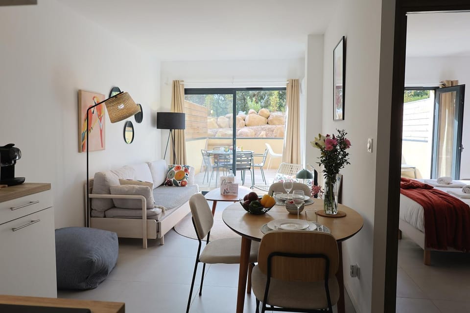 Living room, Seating area, Dining area