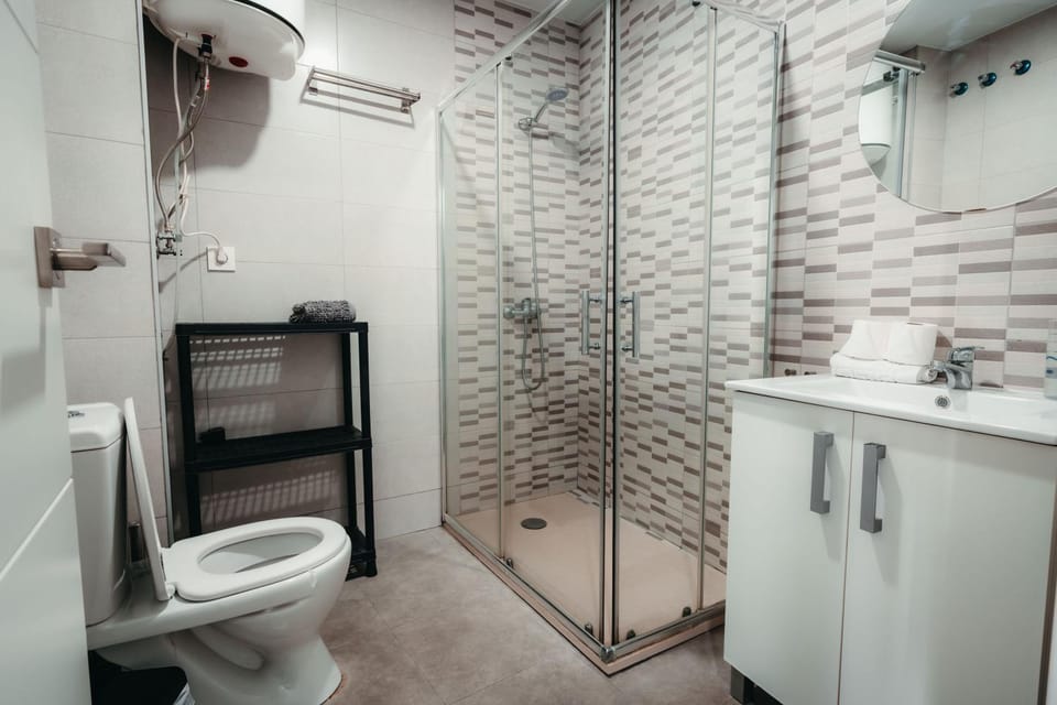 Shower, Bathroom, towels
