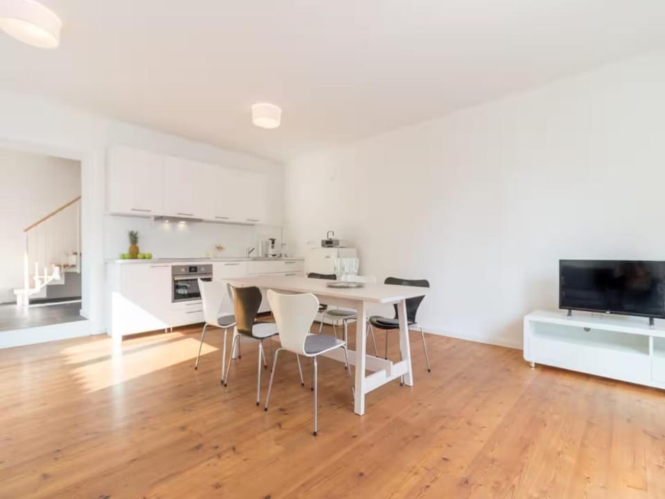 TV and multimedia, Kitchen or kitchenette, Dining area, oven