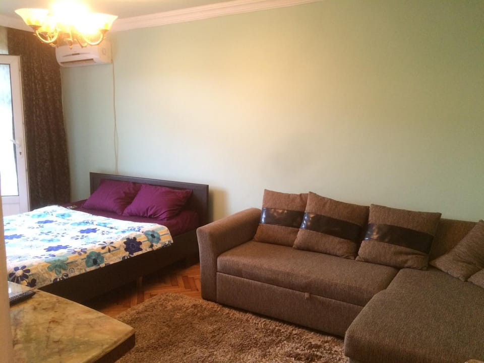 Bed, Seating area