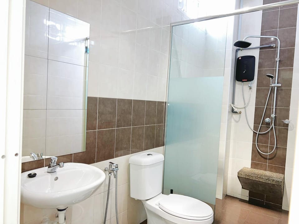 Cozy 2-Bedroom Balcony Suite with Living Room Vacation rental in Penang