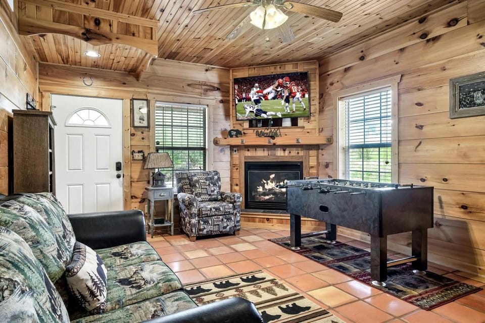 Cozy Wooden Cabin with Fireplace, Foosball and Hot-tub in Gatlinburg, Tennessee Cabin in Gatlinburg