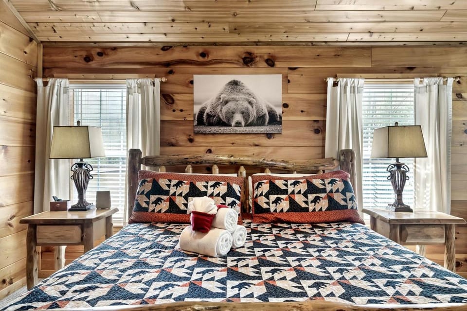 Cozy Wooden Cabin with Fireplace, Foosball and Hot-tub in Gatlinburg, Tennessee Cabin in Gatlinburg