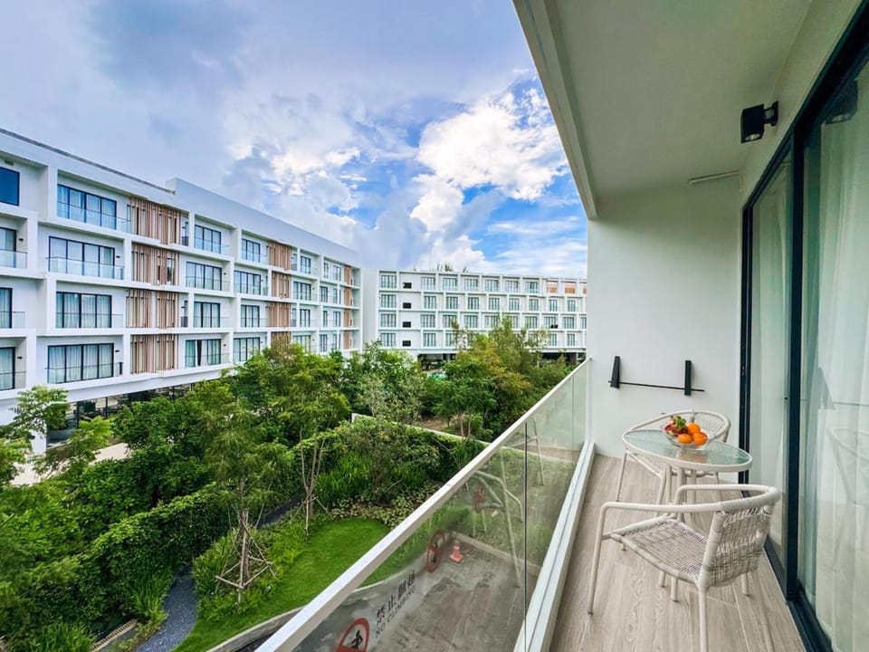 New Modern 1Bdr Laya 500 m to the Beach Apartment in Choeng Thale