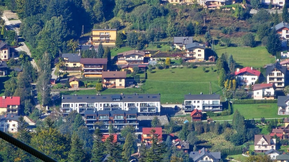 Property building, Neighbourhood