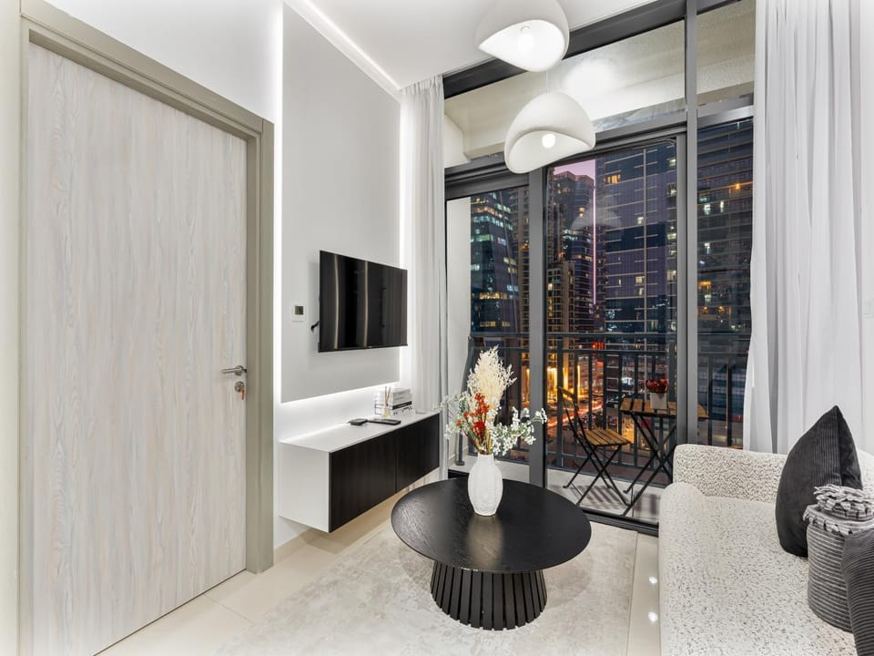 TV and multimedia, Living room, Seating area, Evening entertainment