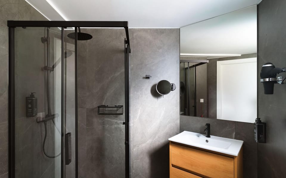 Shower, Bathroom, hair dryier