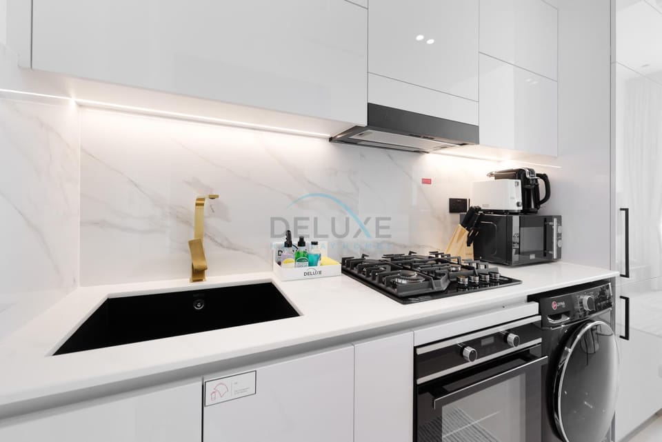 Coffee/tea facilities, oven, stove, toaster, washing machine