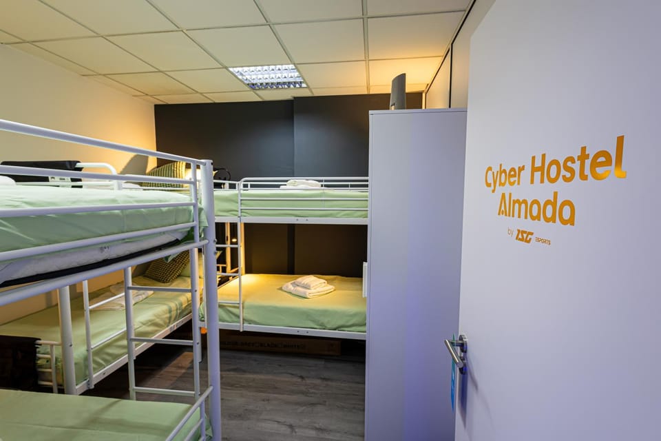 Bedroom, bunk bed